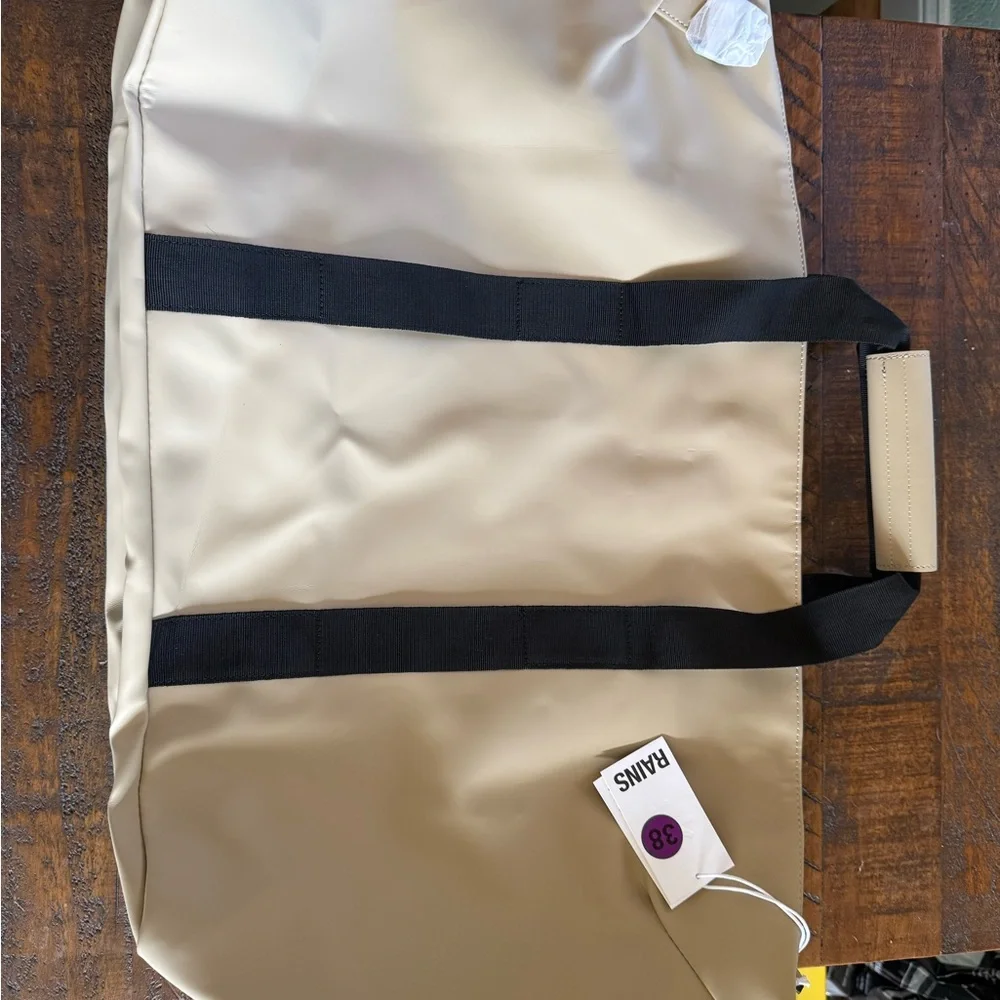 Rains Hilo Weekend Beige Duffel Bag NWT Waterproof
